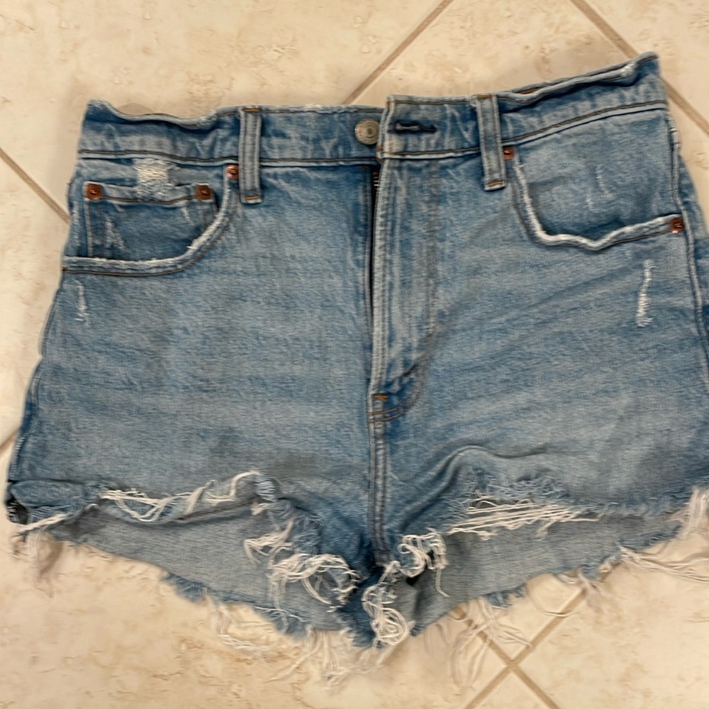 Abercrombie & Fitch The Mom Short High Rise